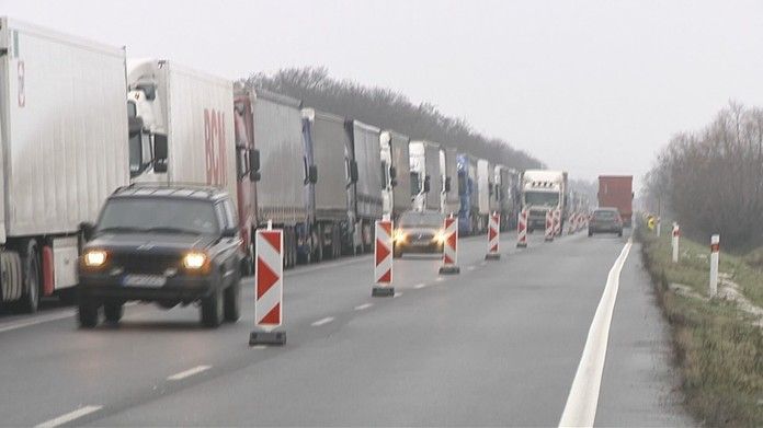 Dopravci blokují přechody s Ukrajinou v Polsku, na Slovensku i v Maďarsku
